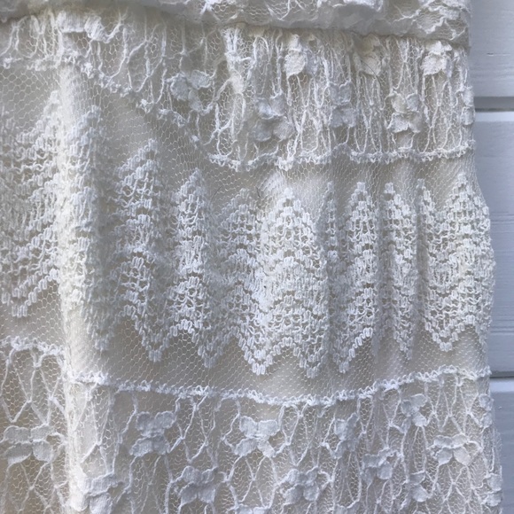Beautiful Mid-length Light Cream Lace Dress - Picture 3 of 7